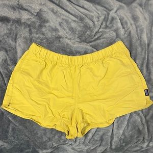 Surfboard Yellow Patagonia Baggies 2.5”